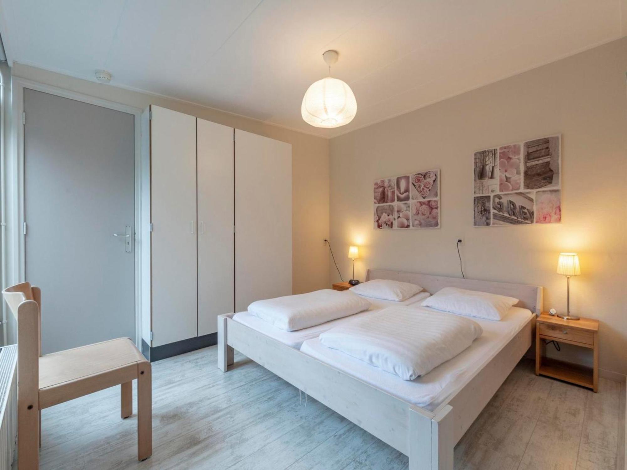 Cozy Bunglow With Patio Sint Maartensvlotbrug Екстер'єр фото